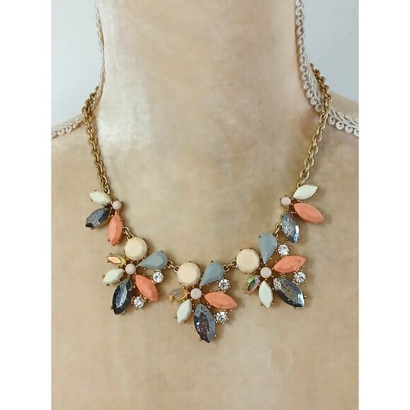 New J. Crew floral clusters 16" necklace peach cream gray gold tone chain - Picture 3 of 3